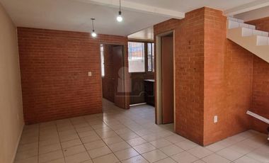 Casa en renta de tres habitaciones en jardines del Río, Zona Sur de León, Gto