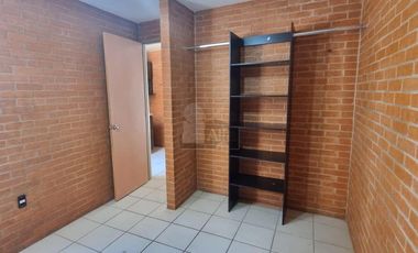 Casa en renta de tres habitaciones en jardines del Río, Zona Sur de León, Gto
