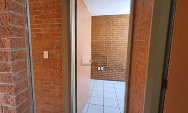 Casa en renta de tres habitaciones en jardines del Río, Zona Sur de León, Gto