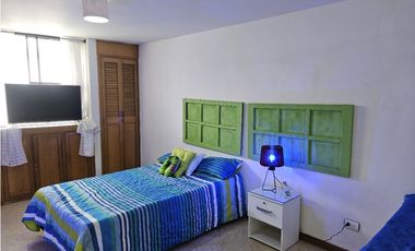 Apartamento en Renta Amoblado, Medellín, Laureles