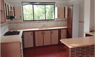 Vendo estupenda y amplia casa 5 habitaciones 45 minutos Cali