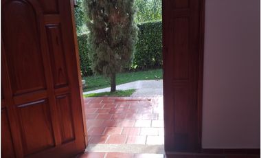 Vendo estupenda y amplia casa 5 habitaciones 45 minutos Cali