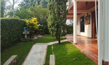 Vendo estupenda y amplia casa 5 habitaciones 45 minutos Cali