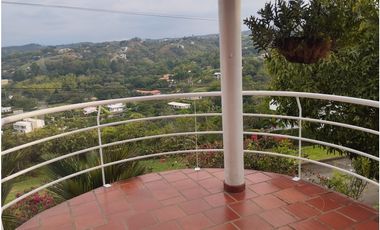 Vendo estupenda y amplia casa 5 habitaciones 45 minutos Cali