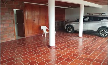 Vendo estupenda y amplia casa 5 habitaciones 45 minutos Cali