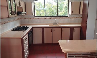 Vendo estupenda y amplia casa 5 habitaciones 45 minutos Cali