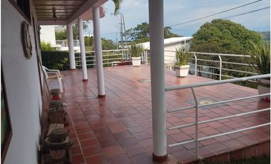 Vendo estupenda y amplia casa 5 habitaciones 45 minutos Cali