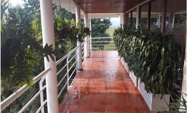 Vendo estupenda y amplia casa 5 habitaciones 45 minutos Cali