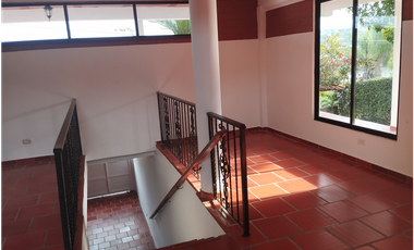 Vendo estupenda y amplia casa 5 habitaciones 45 minutos Cali