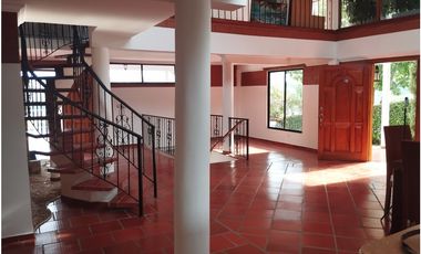 Vendo estupenda y amplia casa 5 habitaciones 45 minutos Cali