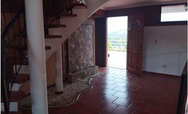 Vendo estupenda y amplia casa 5 habitaciones 45 minutos Cali