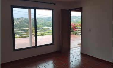 Vendo estupenda y amplia casa 5 habitaciones 45 minutos Cali