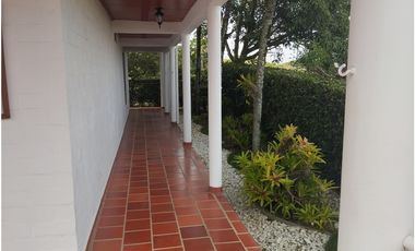 Vendo estupenda y amplia casa 5 habitaciones 45 minutos Cali