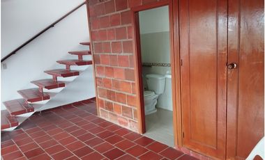 Vendo estupenda y amplia casa 5 habitaciones 45 minutos Cali