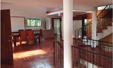 Vendo estupenda y amplia casa 5 habitaciones 45 minutos Cali