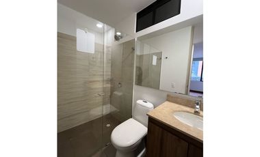 Hermoso aparta estudio en milla de oro en condominio con club house!