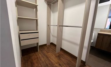 Hermoso aparta estudio en milla de oro en condominio con club house!