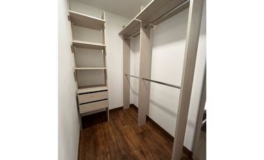 Hermoso aparta estudio en milla de oro en condominio con club house!