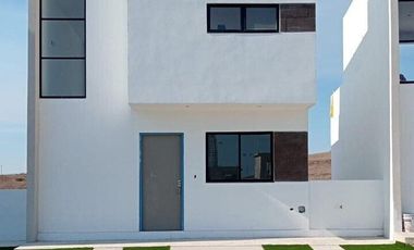 Casa en venta en Tijuana, Santa Teresita - Estacionamiento