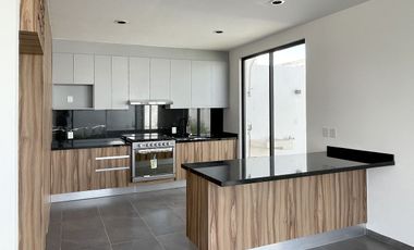 Casa nueva en venta en Taray Royal Club de Ciudad Maderas El Marqués