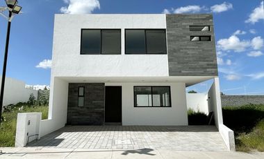 Casa nueva en venta en Taray Royal Club de Ciudad Maderas El Marqués