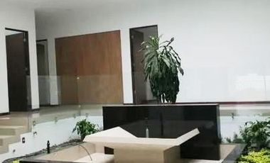 CASA RESIDENCIAL EN RENTA EN EL CLUB Y DENTRO DEL CAMPO DE GOLF TRES MARIAS