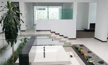 CASA RESIDENCIAL EN RENTA EN EL CLUB Y DENTRO DEL CAMPO DE GOLF TRES MARIAS