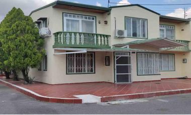 Vendo Casa Vacacional de 2 niveles en Flandes