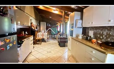 CASA CON GRAN TERRENO Y UBICACIÓN PRIVILEGIADA EN CHILLÁN V.