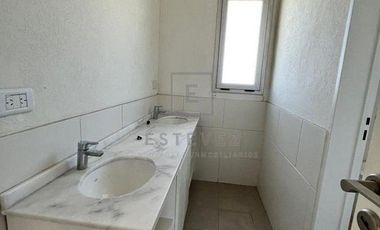Casa en venta / alquiler, con pileta. Barrio Cerrado de Escobar, G.B.A. Zona Norte