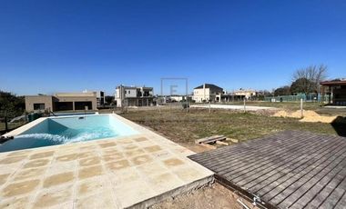 Casa en venta / alquiler, con pileta. Barrio Cerrado de Escobar, G.B.A. Zona Norte