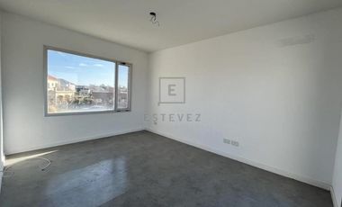 Casa en venta / alquiler, con pileta. Barrio Cerrado de Escobar, G.B.A. Zona Norte
