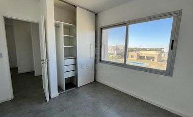 Casa en venta / alquiler, con pileta. Barrio Cerrado de Escobar, G.B.A. Zona Norte