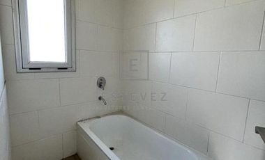 Casa en venta / alquiler, con pileta. Barrio Cerrado de Escobar, G.B.A. Zona Norte