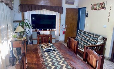 VENDE EXCELENTE CASA