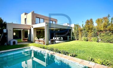 PRECIOSA CASA ESTILO MEDITERRÁNEO EN CONDOMINIO PIEDRA ROJA