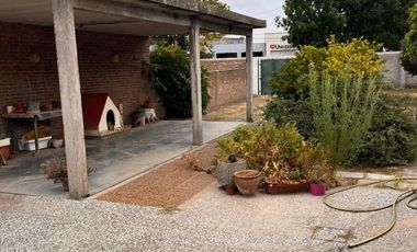 Casa en venta - 2 Dormitorios 1 Baño - Cochera - 448Mts2 - Libertad