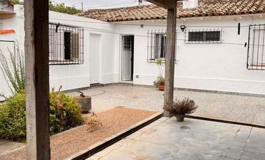 Casa en venta - 2 Dormitorios 1 Baño - Cochera - 448Mts2 - Libertad
