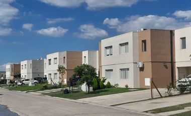 Casas de Santa Ana, Casa con amplio jardin