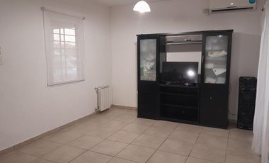 Casas de Santa Ana, Casa con amplio jardin