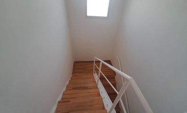 Casas de Santa Ana, Casa con amplio jardin