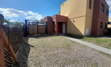Casas de Santa Ana, Casa con amplio jardin