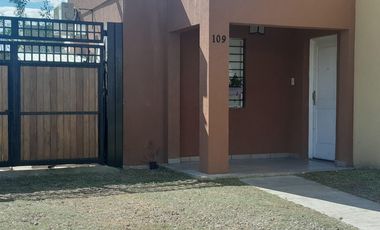 Casas de Santa Ana, Casa con amplio jardin