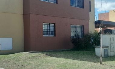 Casas de Santa Ana, Casa con amplio jardin