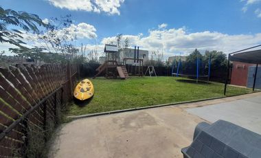 Casas de Santa Ana, Casa con amplio jardin
