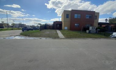 Casas de Santa Ana, Casa con amplio jardin