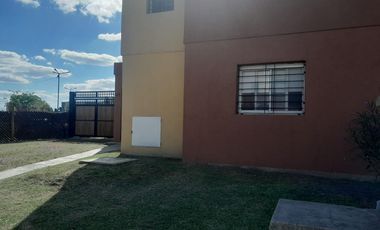 Casas de Santa Ana, Casa con amplio jardin