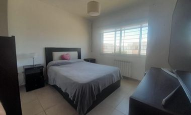 Casas de Santa Ana, Casa con amplio jardin