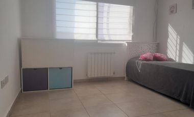 Casas de Santa Ana, Casa con amplio jardin