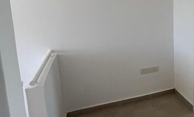 Casas de Santa Ana, Casa con amplio jardin